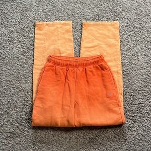 Alo orange ombre straight leg accolade sweatpants. Size XXS